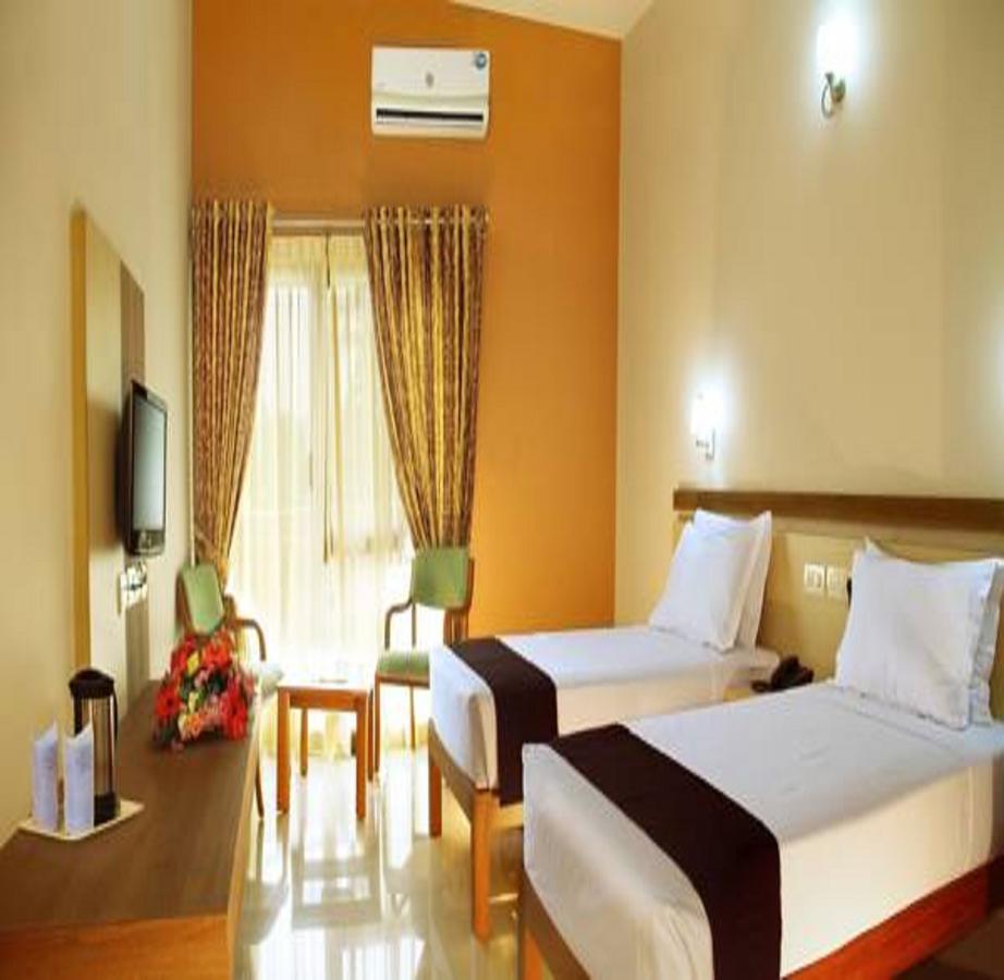 Hotel Polariz Parassinikkadavu Room photo